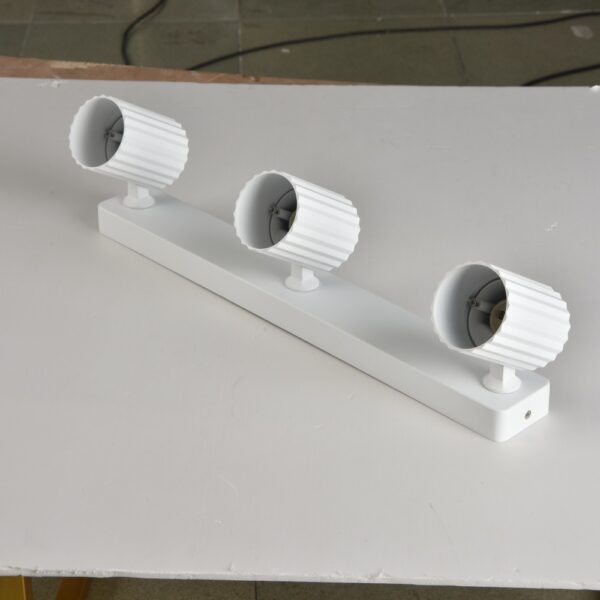 Modern Indoor Straight-tube White LED Commercial Spotlight